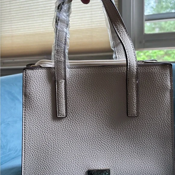 Carlos by Carlos Santana Cream Pebbled Shoulder Bag - Picture 2 of 5